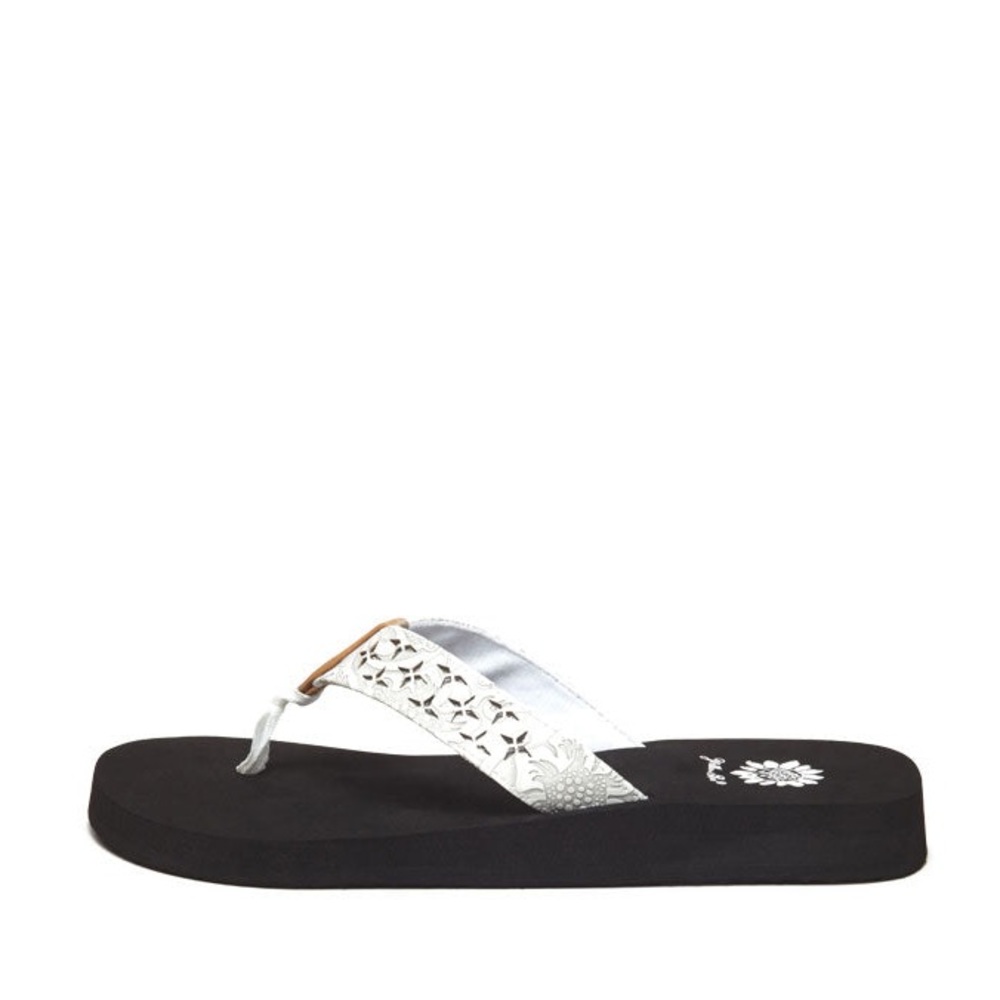 YELLOW BOX FLIP FLOPS BENJI COLOR WHITE NEW IN BOX MEDIUM WIDTH